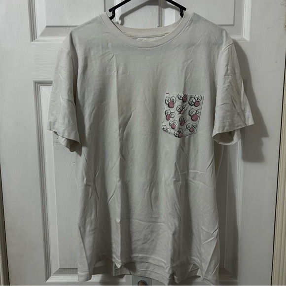 Uniqlo x Kaws pocket shirt - Picture 1 of 2